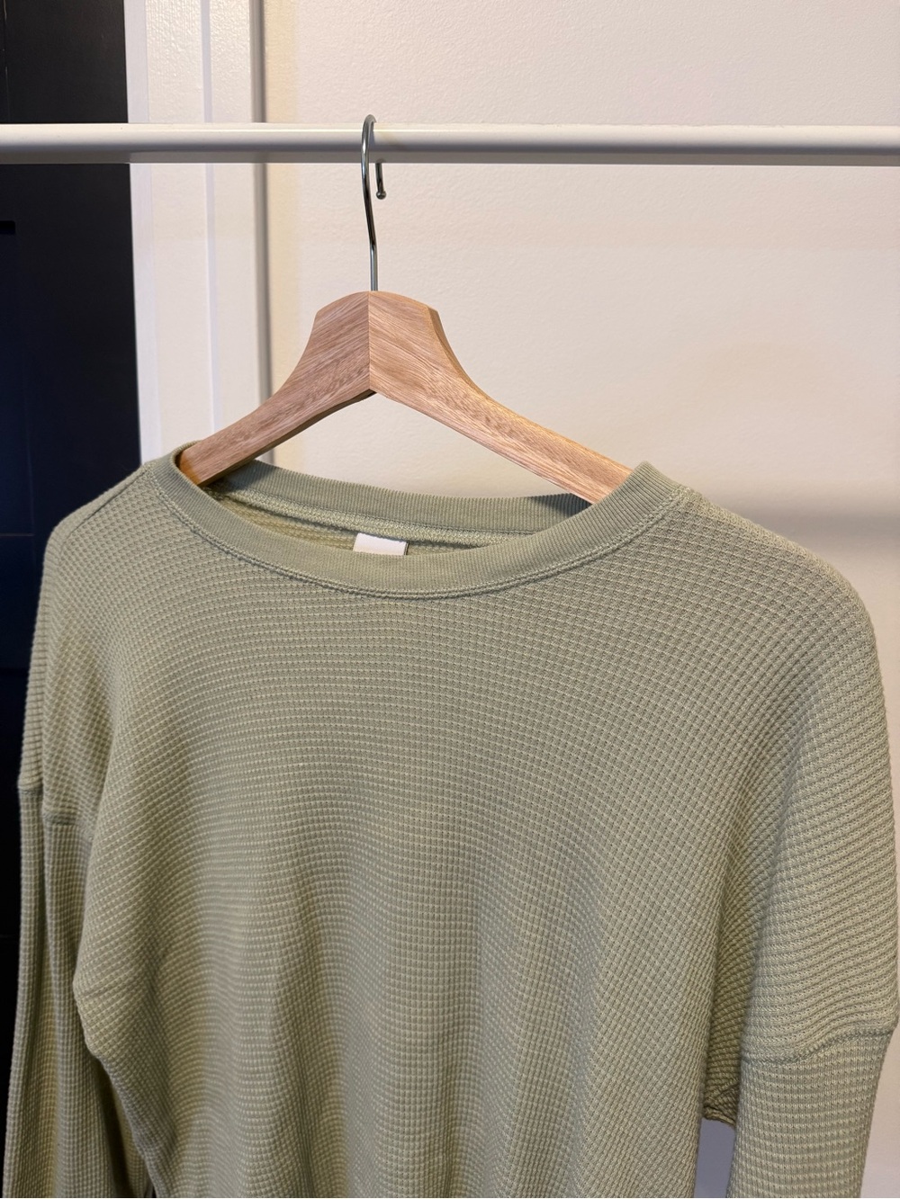 Aritzia TNA Waffle Knit Crew Boxy Long sleeve in Seagrass Green - Picture 11 of 11